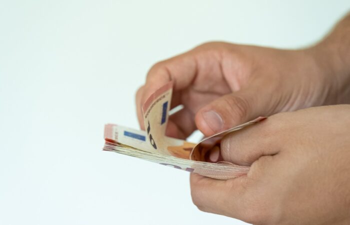 Finance_personnelle_101_:_combien_d_argent_en_cash_est_il_légal_de_transporter_?